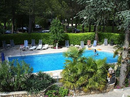 La Vieille Tour Bed & Breakfast Salavas Exterior photo