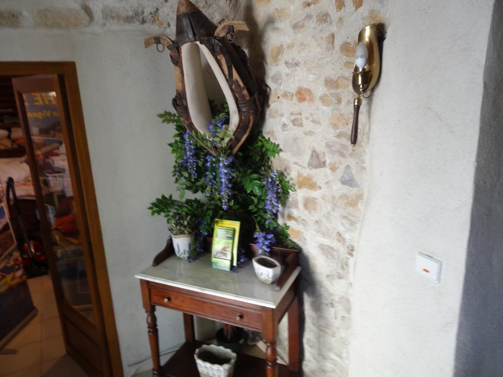 La Vieille Tour Bed & Breakfast Salavas Exterior photo