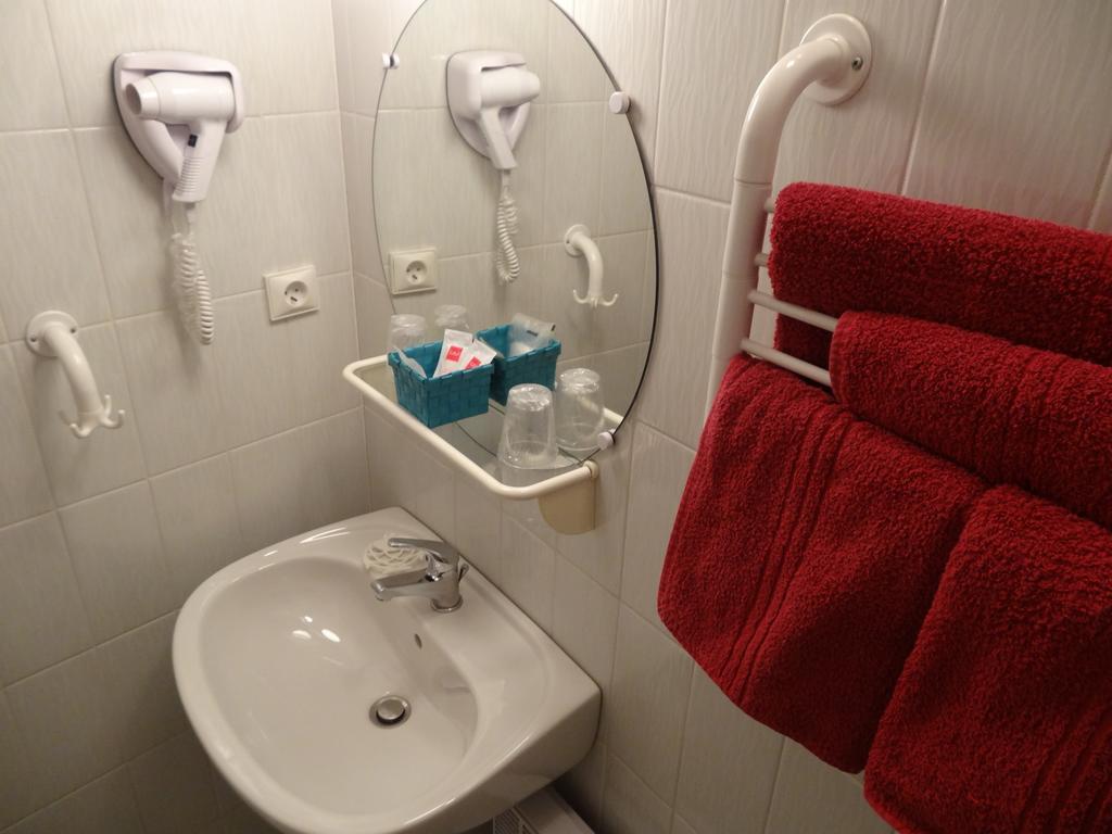 La Vieille Tour Bed & Breakfast Salavas Room photo
