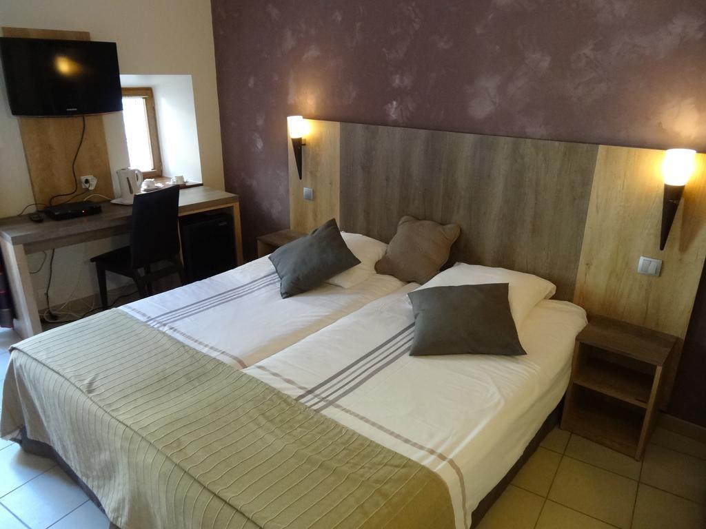 La Vieille Tour Bed & Breakfast Salavas Room photo
