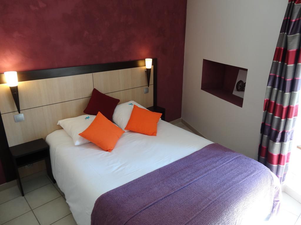 La Vieille Tour Bed & Breakfast Salavas Room photo